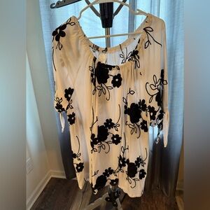 Floral Black and White Plus Size Women's Top